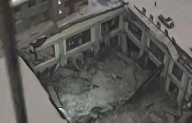 痛心！佳木斯桦南县体育馆坍塌3人遇难