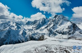 壮观！摄影师多角度记录梅里雪山最高峰卡瓦格博峰美景
