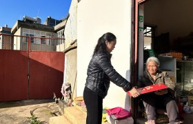 黑荞母社区开展“我们的中国梦.文化进万家”迎新春纳福送春联活动
